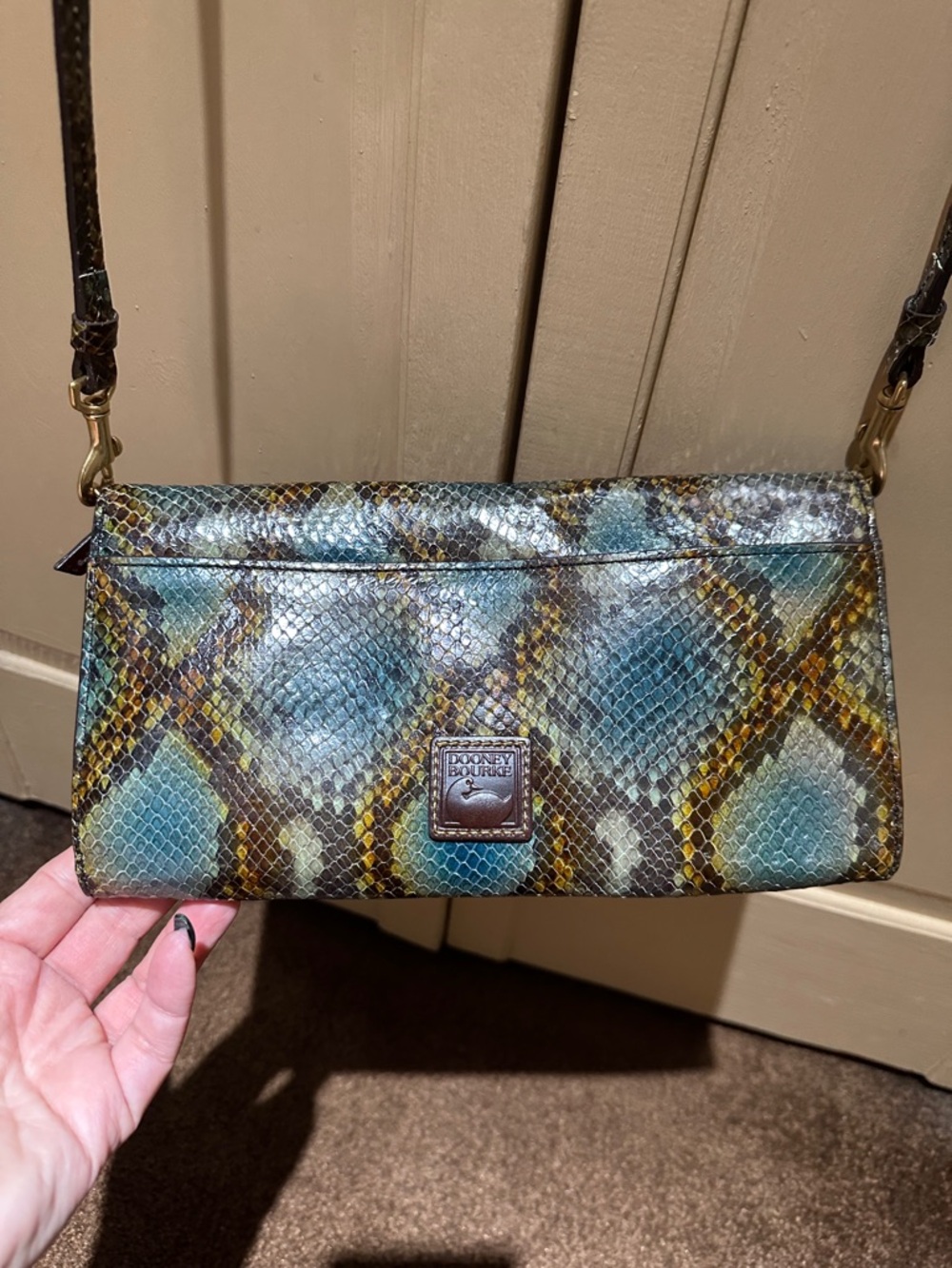 Dooney & Bourke leather snake print small shoulder bag.  Excellent condition! - Picture 3 of 14